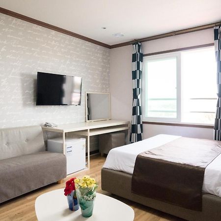 Seongsan Aqua Beach Hotel Seogwipo Bagian luar foto