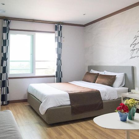Seongsan Aqua Beach Hotel Seogwipo Bagian luar foto