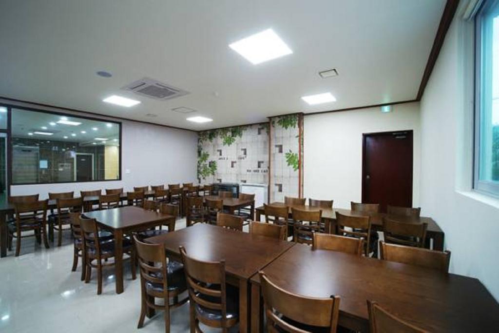 Seongsan Aqua Beach Hotel Seogwipo Bagian luar foto