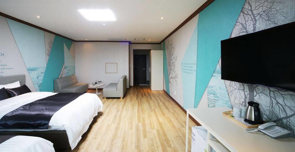 Seongsan Aqua Beach Hotel Seogwipo Bagian luar foto