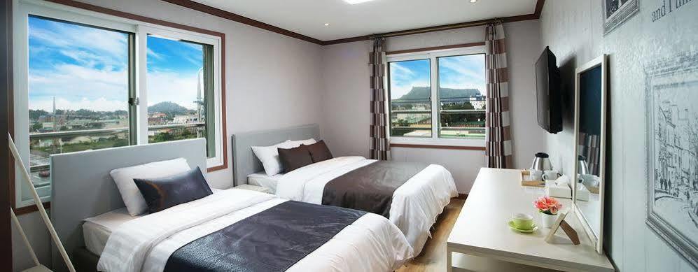 Seongsan Aqua Beach Hotel Seogwipo Bagian luar foto