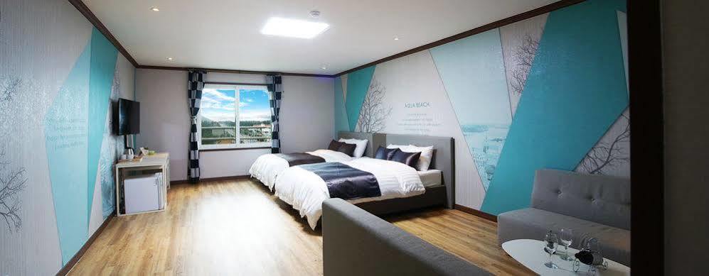 Seongsan Aqua Beach Hotel Seogwipo Bagian luar foto