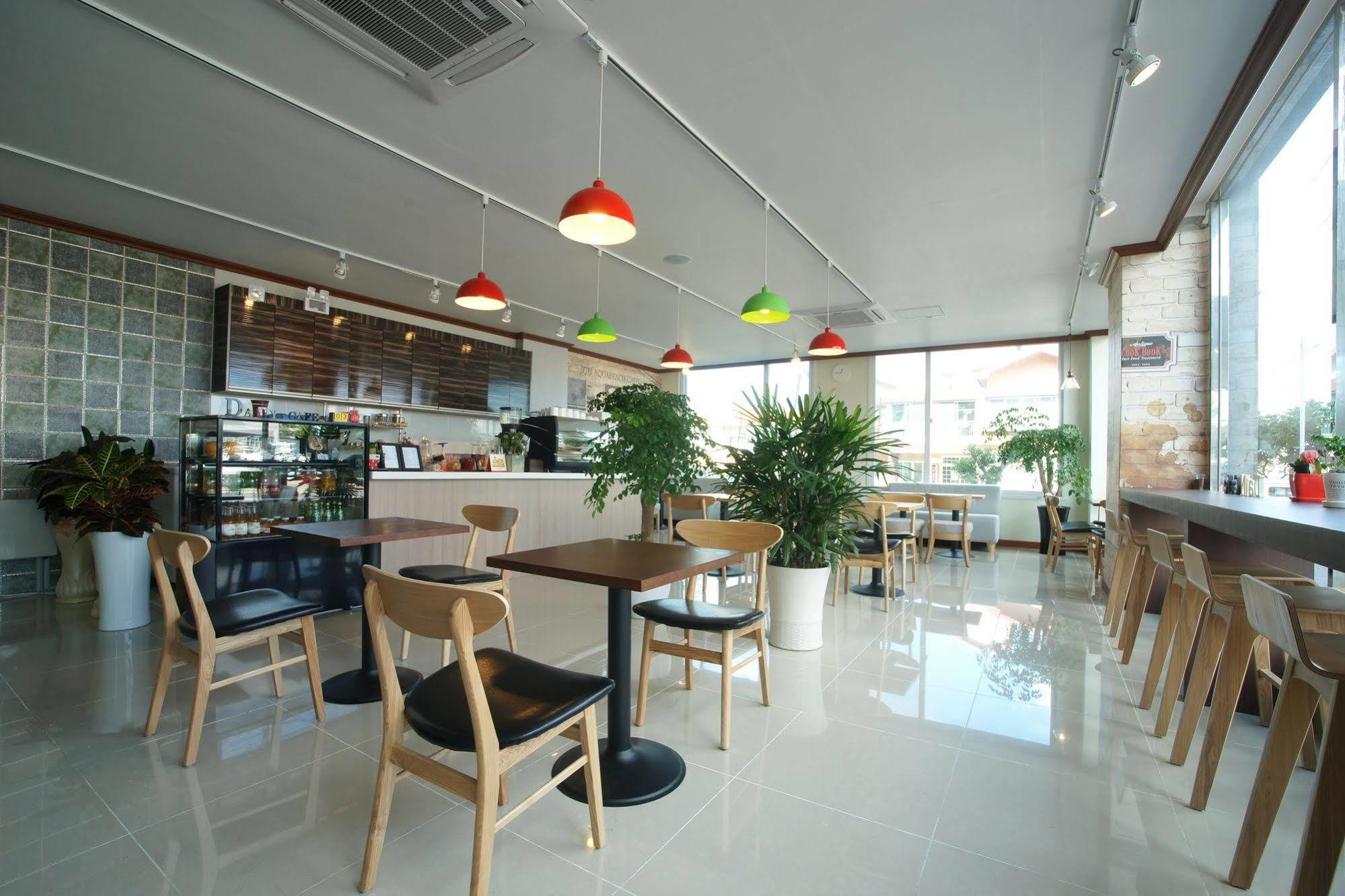 Seongsan Aqua Beach Hotel Seogwipo Bagian luar foto