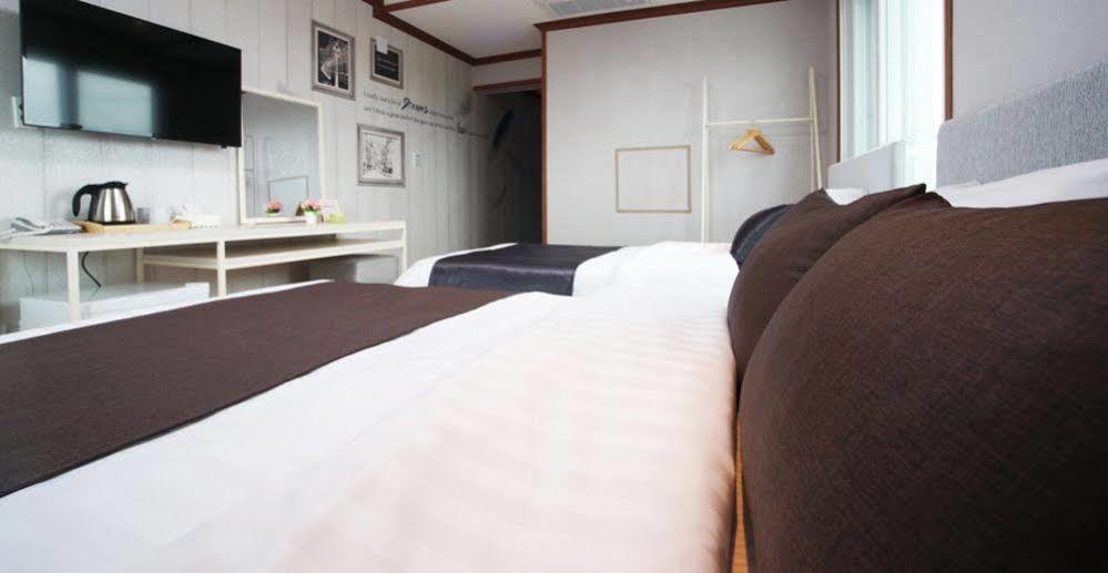 Seongsan Aqua Beach Hotel Seogwipo Bagian luar foto
