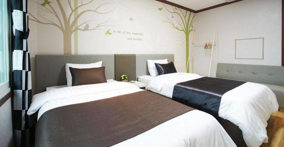 Seongsan Aqua Beach Hotel Seogwipo Bagian luar foto