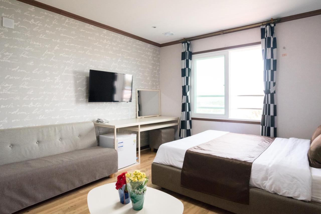 Seongsan Aqua Beach Hotel Seogwipo Bagian luar foto