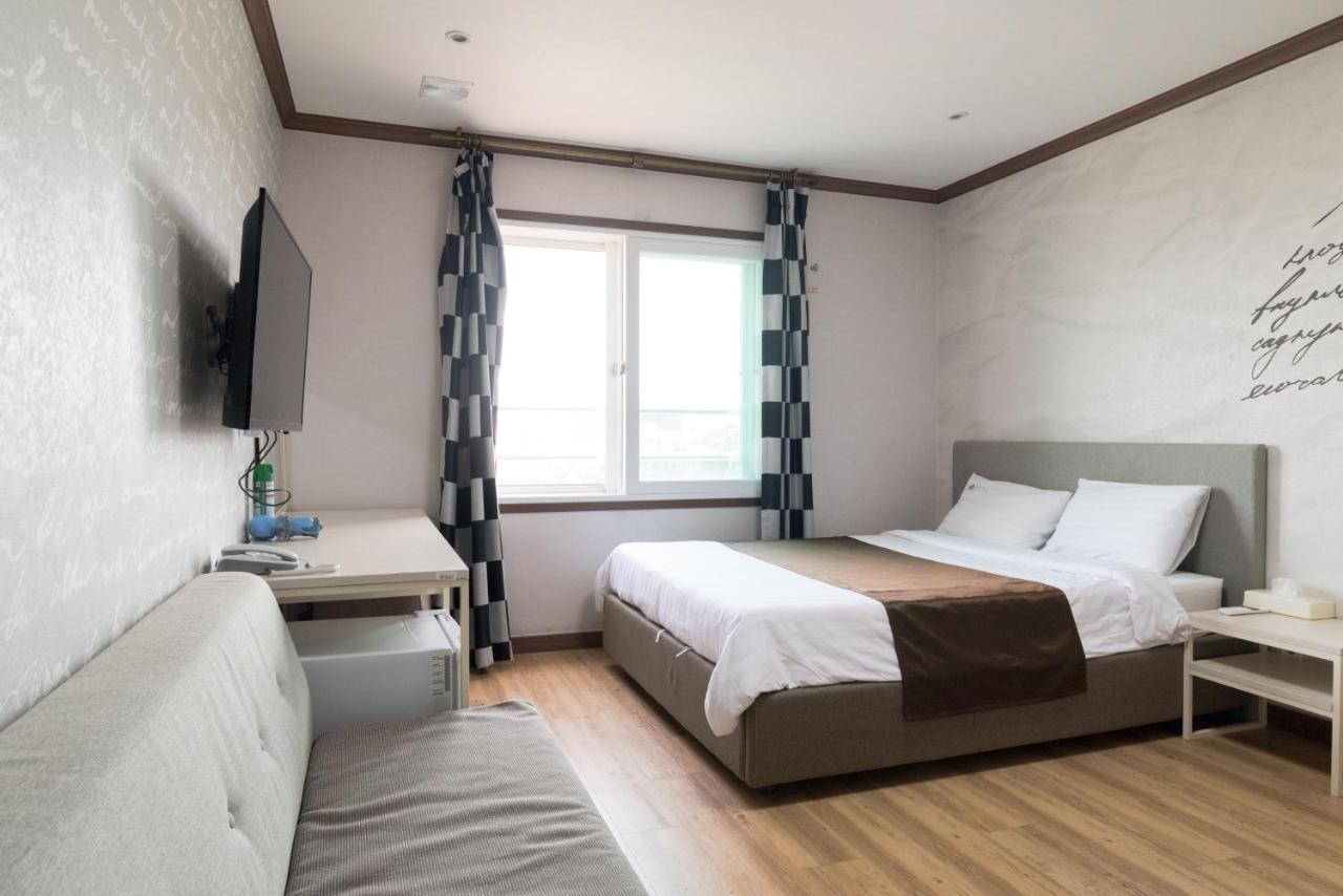 Seongsan Aqua Beach Hotel Seogwipo Bagian luar foto