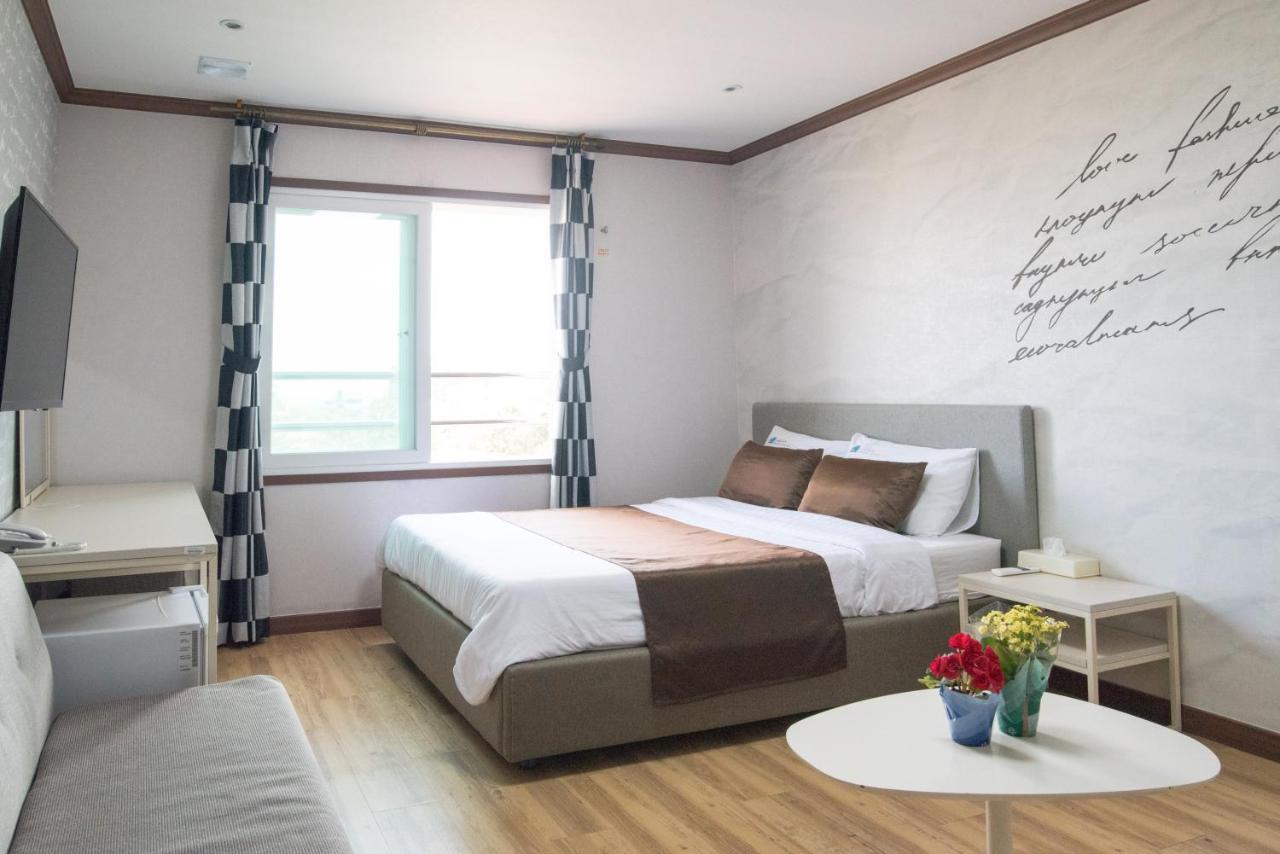 Seongsan Aqua Beach Hotel Seogwipo Bagian luar foto
